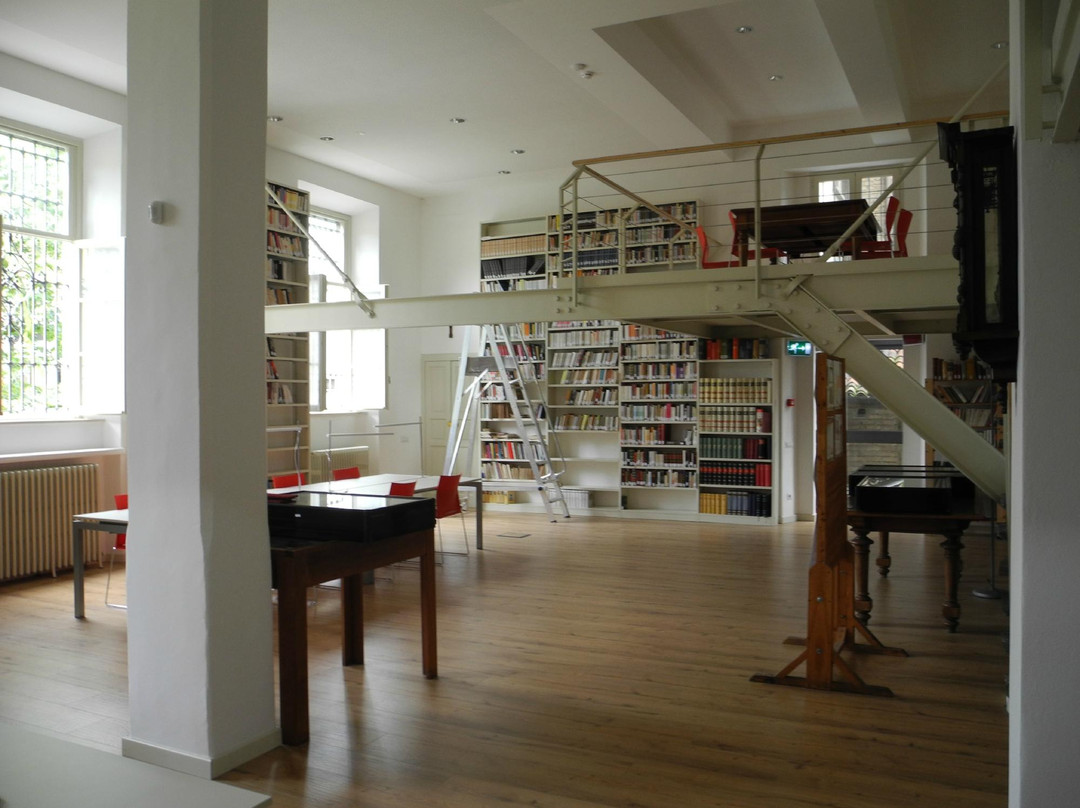 Biblioteca Carrobiolo景点图片