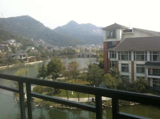 杭州世外桃源皇冠假日酒店主图