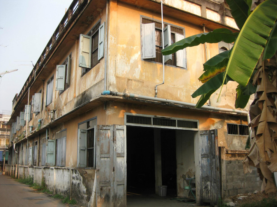 斯里南奔