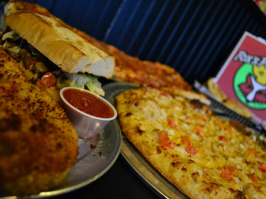 Bogart餐馆和美食-Fox's Pizza Den