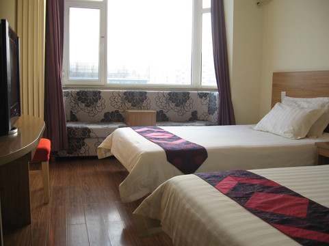 爱尊客假日花园酒店主图