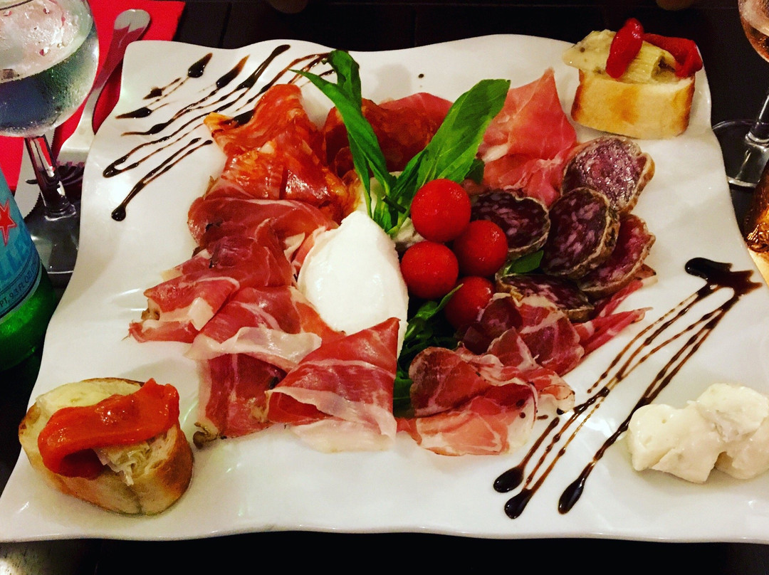 Trois-Ilets餐馆和美食-Il Gallo Rosso