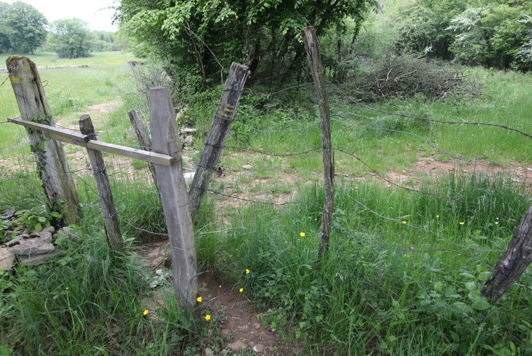 Sentier des pierres séches-La Marre必去景点