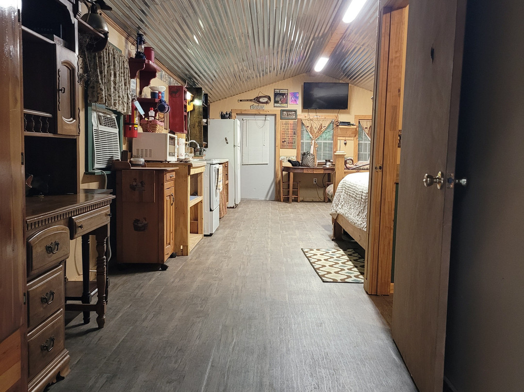 The Yellow Rose Cabin主图