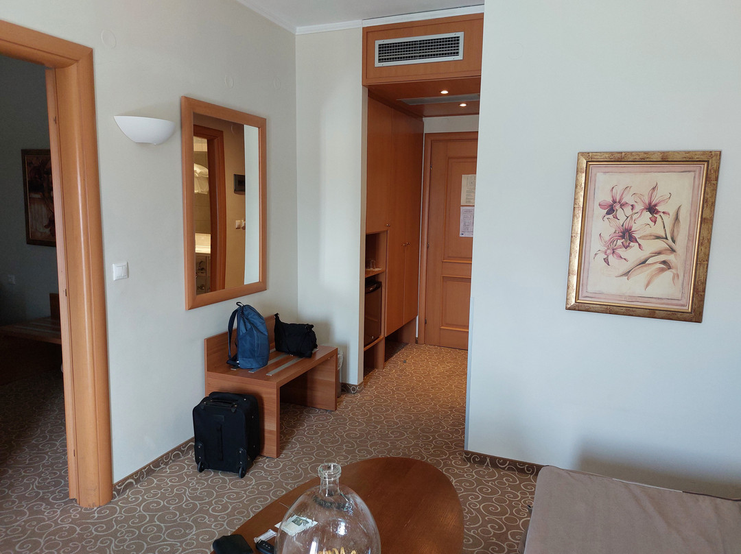 Chloe Luxury Hotel主图