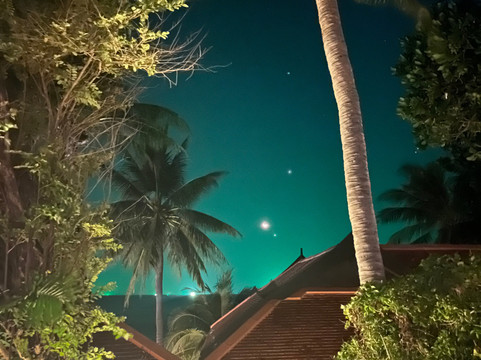 拉维瓦林温泉度假酒店主图