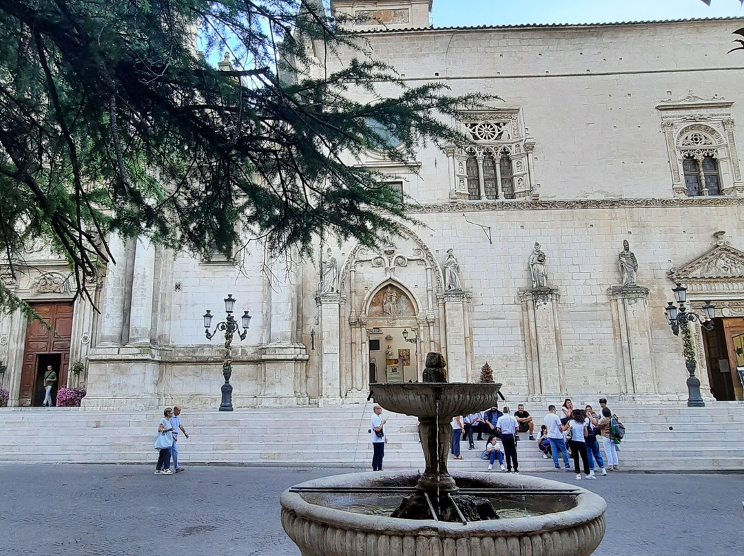 Piazza Garibaldi-苏尔莫纳必去景点