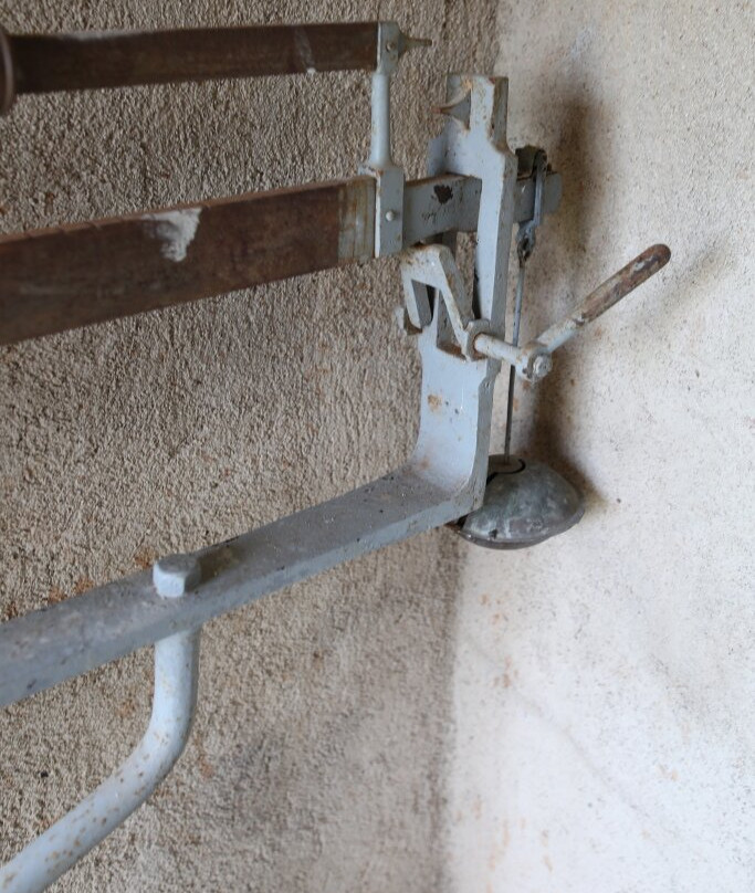 Poids public de Curtil-sous-Burnand-Curtil-sous-Burnand必去景点