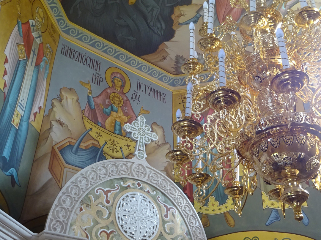 Water-blessed chapel (well of St. Alexander)景点图片