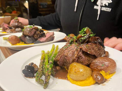 White Grizzly Cat Skiing-Meadow Creek必去景点