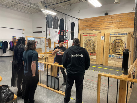 Bad Axe Throwing Windsor-温莎堡必去景点