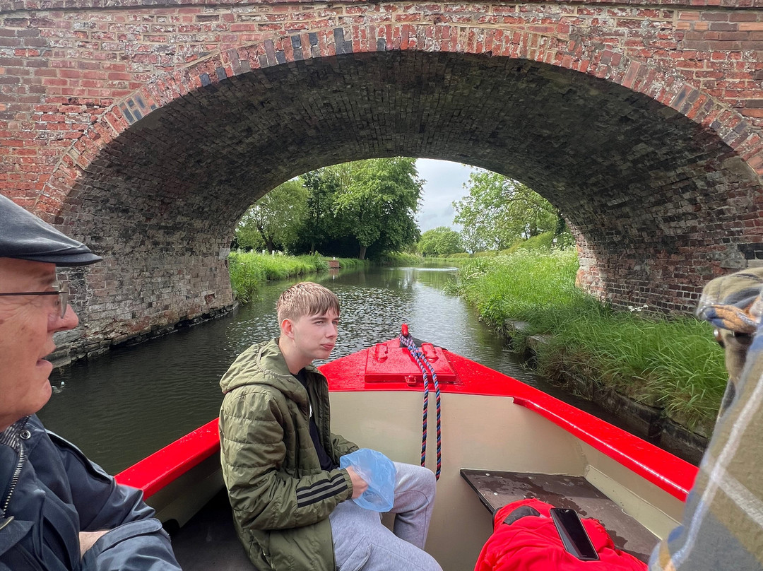 Grantham Canal Three Shires Boat Trips景点图片