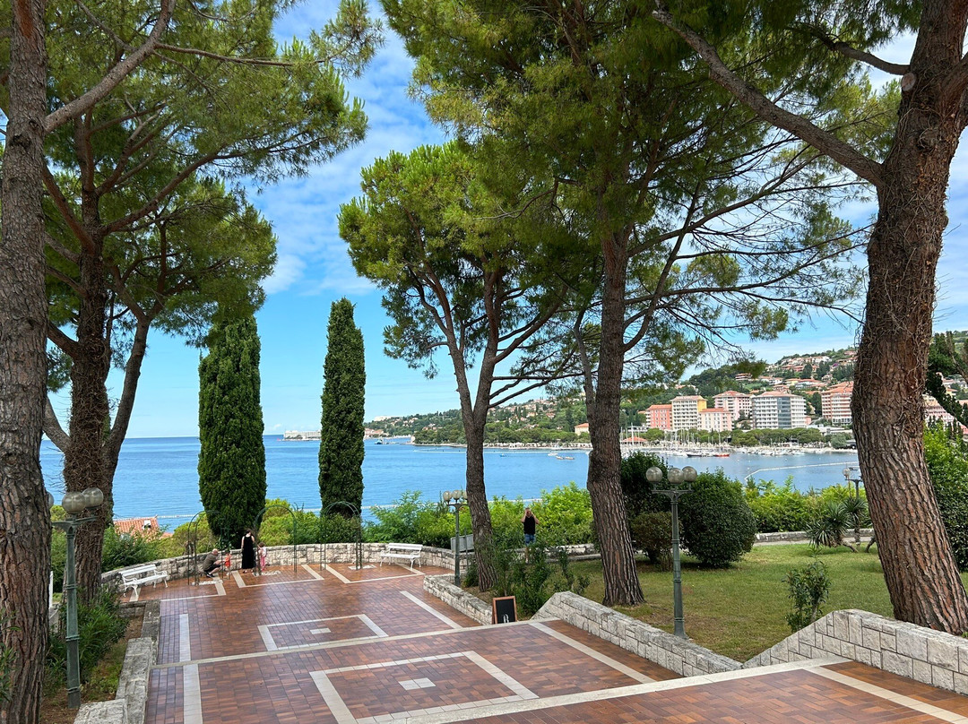 芭芭拉酒店主图