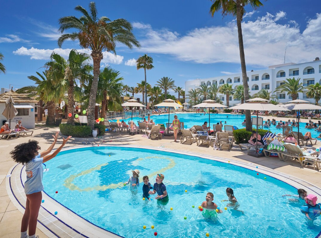 文奇诺扎海滩酒店主图