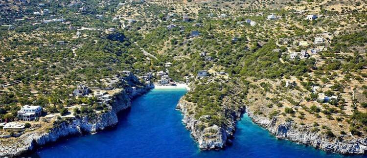 Lalloudes Seaside Accommodation主图