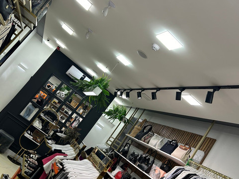 Brand Room Women-埃里温必去景点