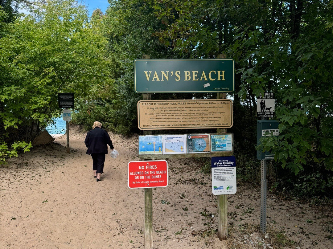 Van's Beach景点图片