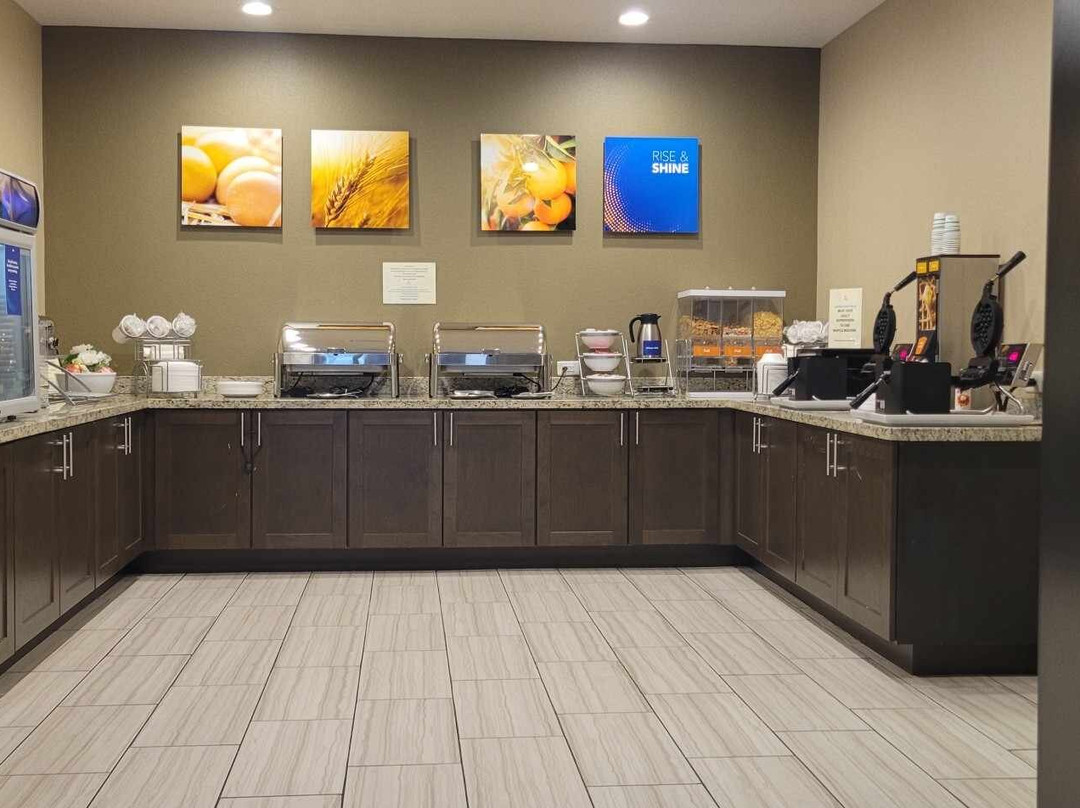 Comfort Suites Near Sam Houston Race Park主图