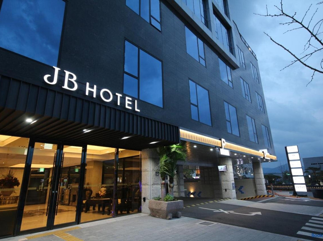 JB Tourist Hotel