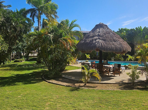 Almond Tree Hotel Resort主图