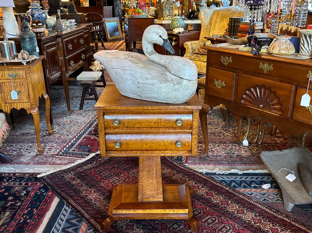 Blue Dolphin Antiques景点图片