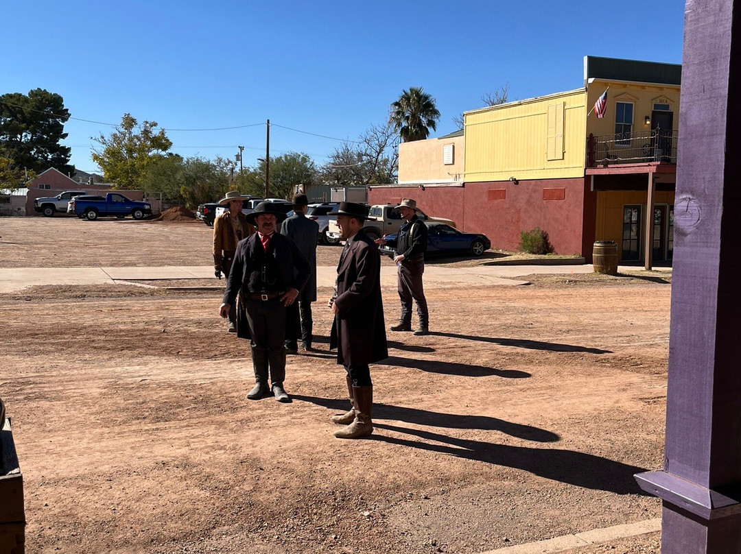 E Allen St-墓碑镇必去景点