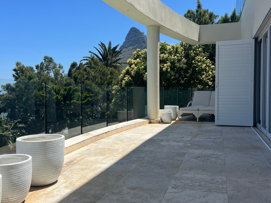 坎普斯湾大西洋套房酒店主图