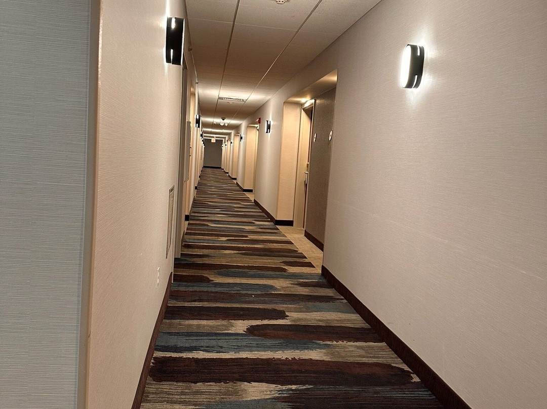 La Quinta Inn & Suites by Wyndham Springfield Airport Plaza主图