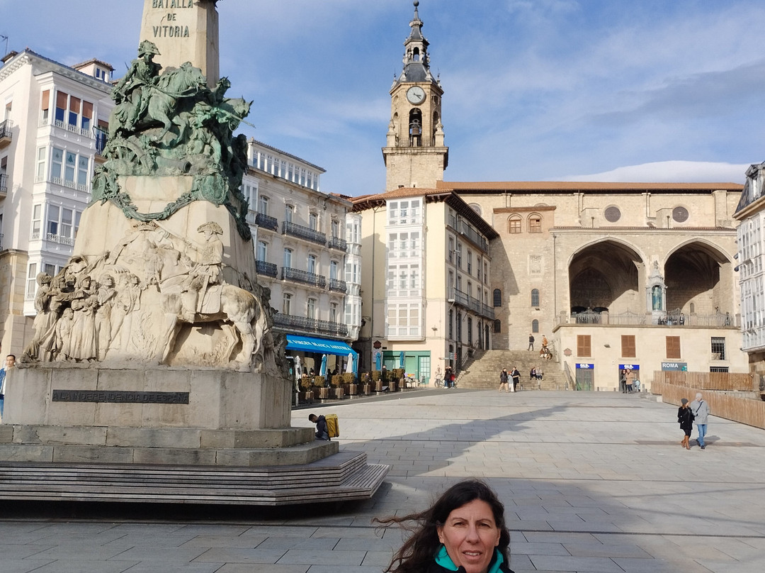 Plaza de la Virgen Blanca景点图片