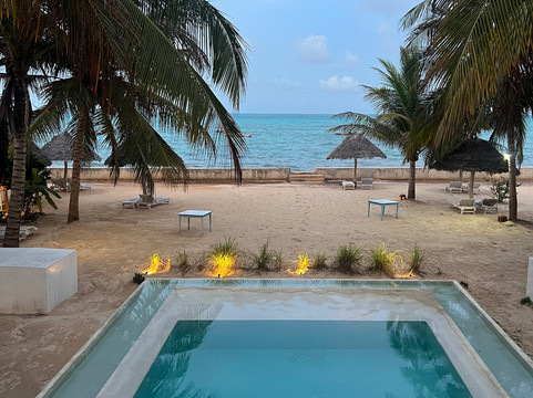 Nur Beach Hotel主图