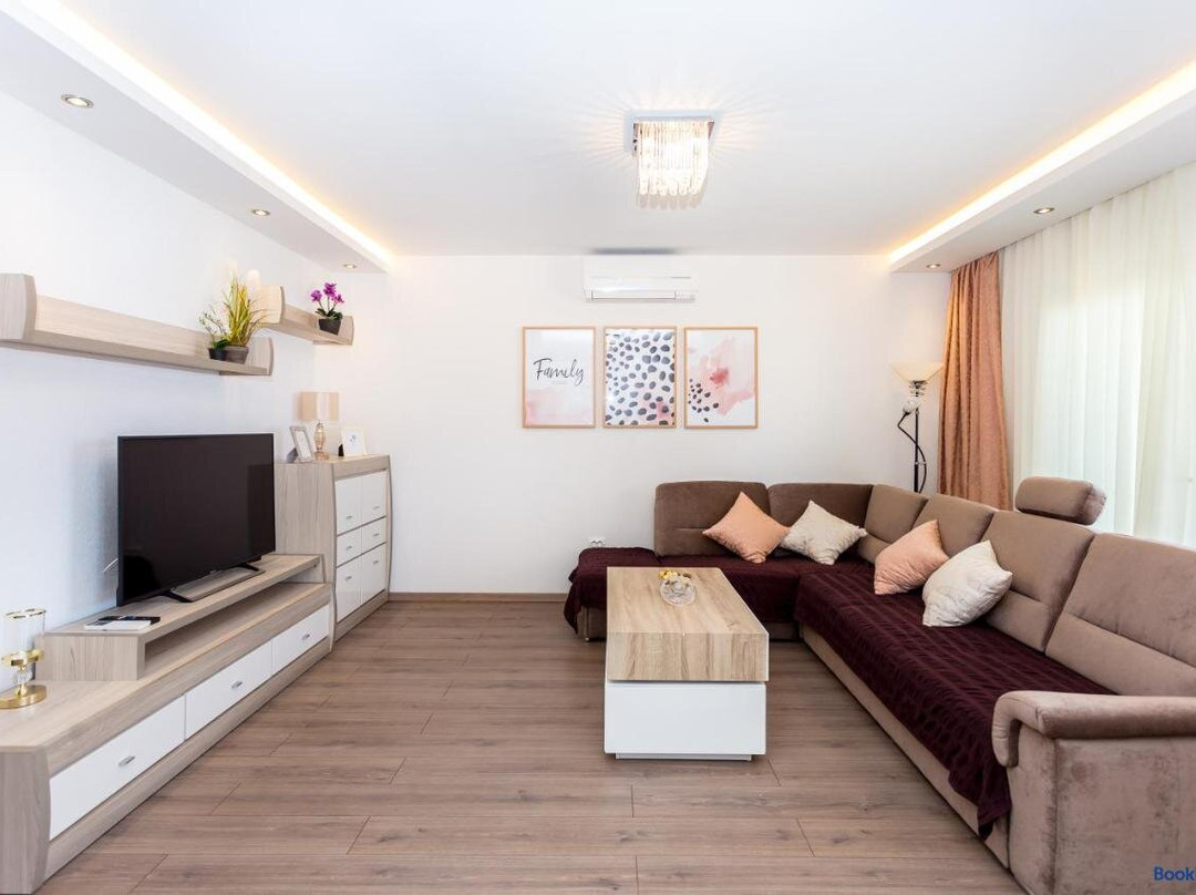 Apartments Iva Brstilo