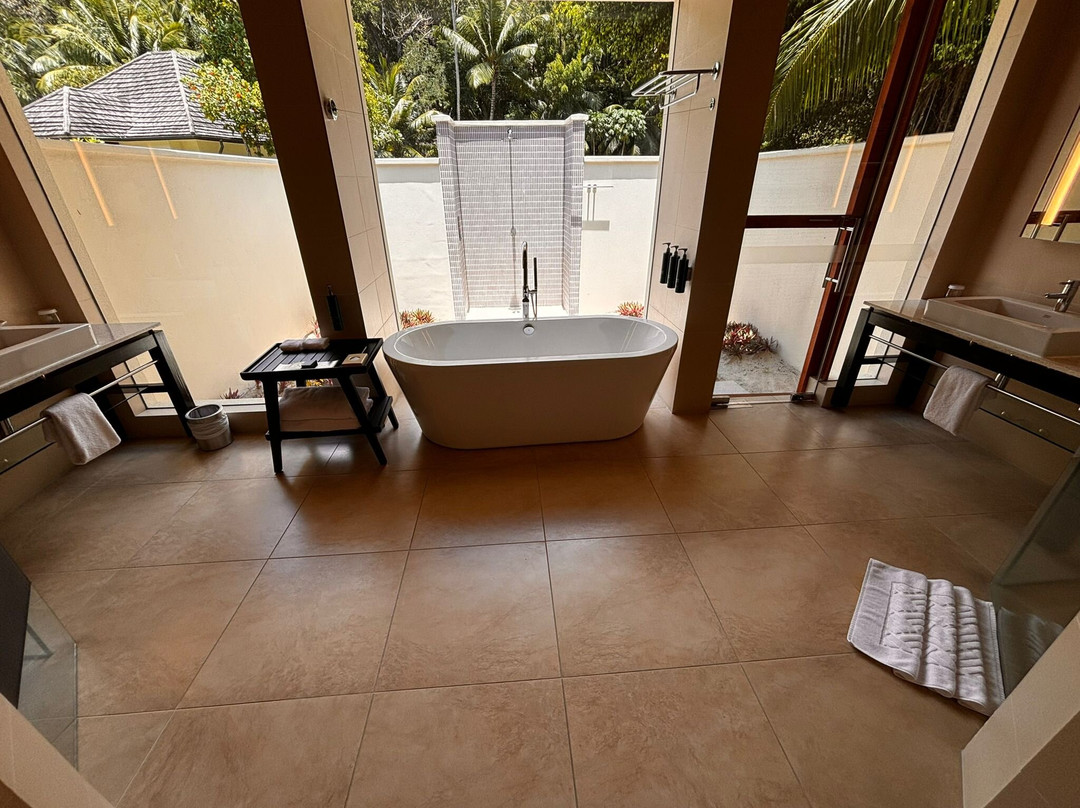 塞舌尔拉布瑞思希尔顿度假村主图