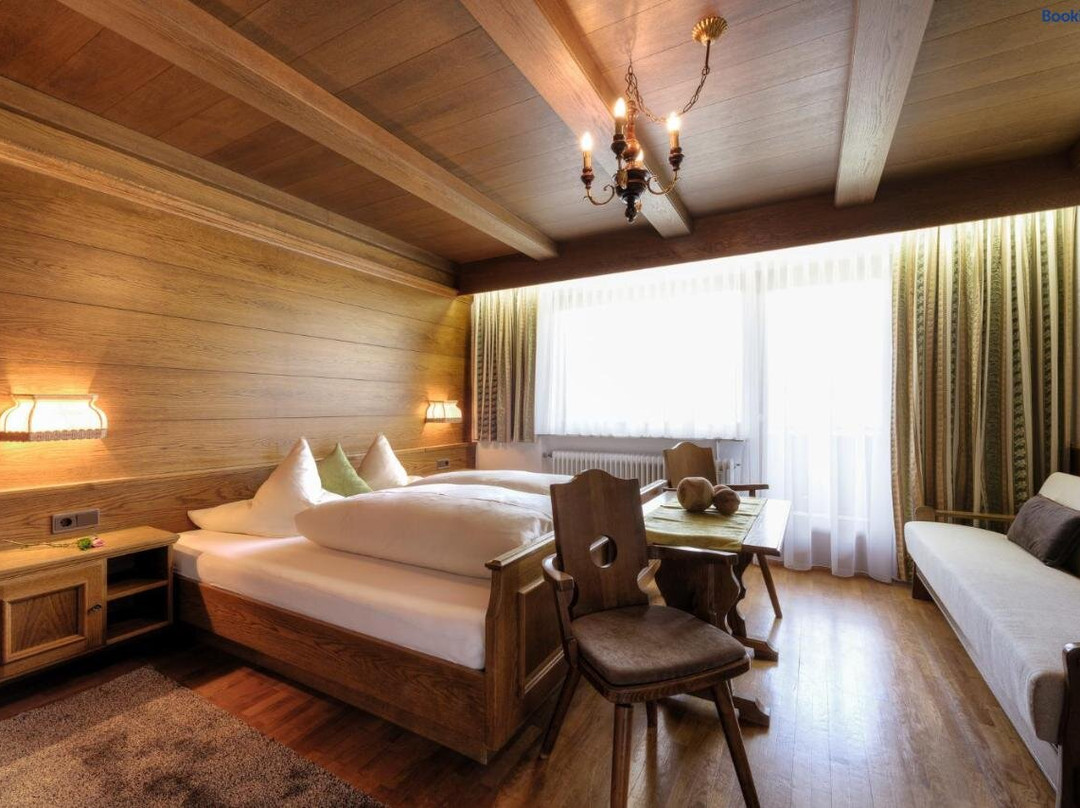 Zams酒店住宿-Pension Garni Gemse