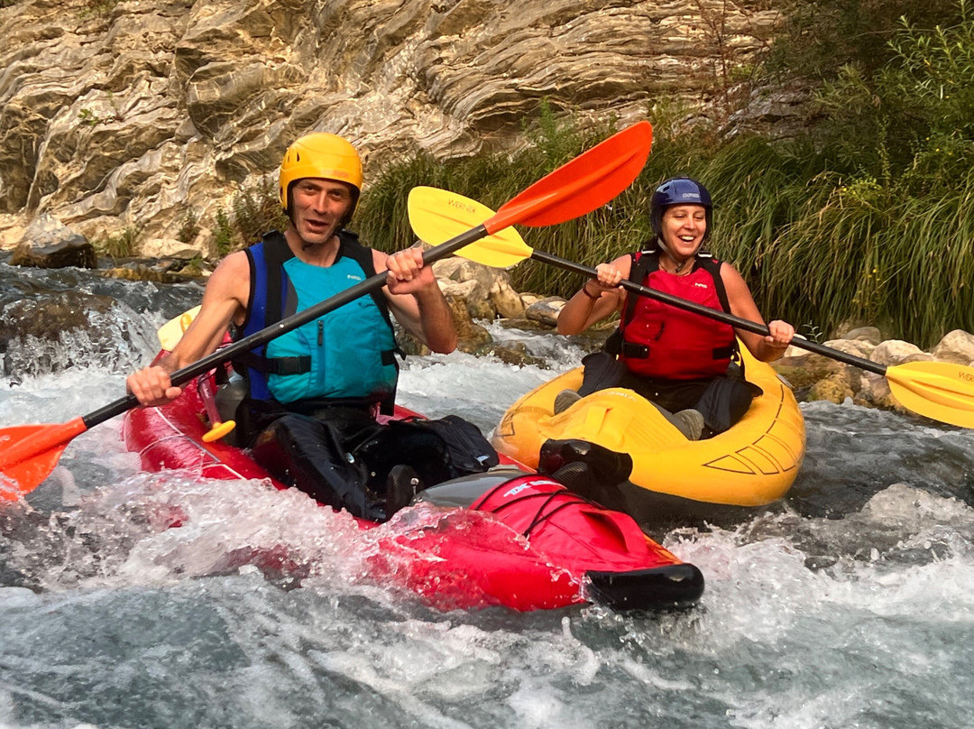 Flow & Grow Kayak Tours景点图片
