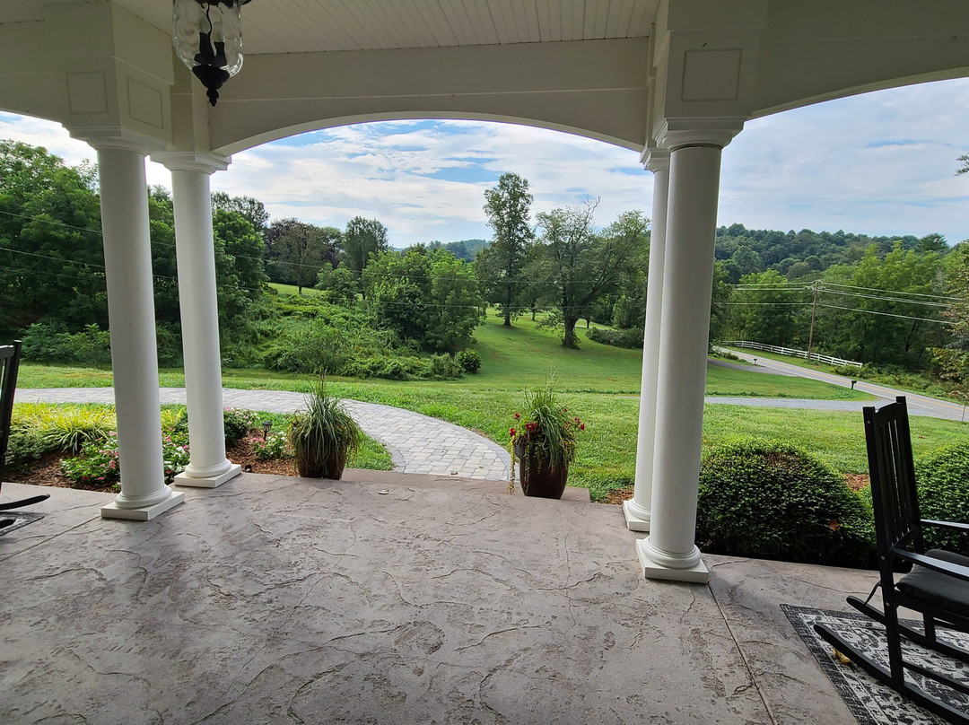 Bed and Breakfast on Tiffany Hill主图