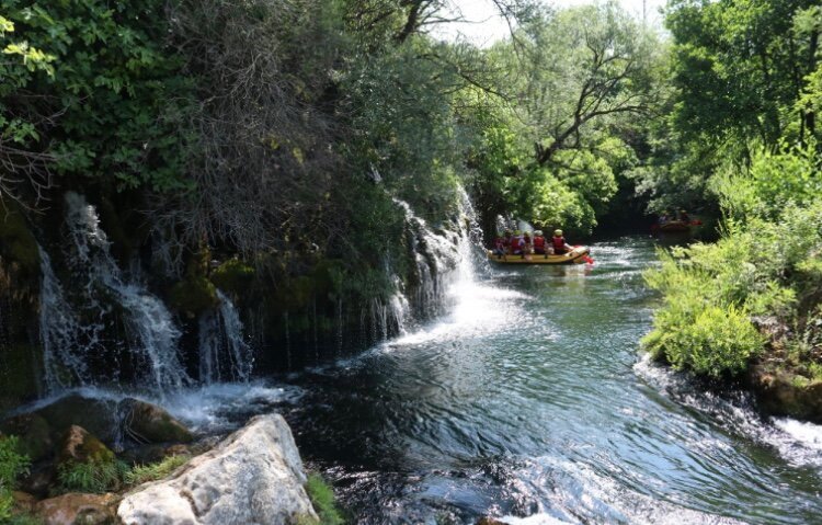 Vir Rafting-奥米斯必去景点