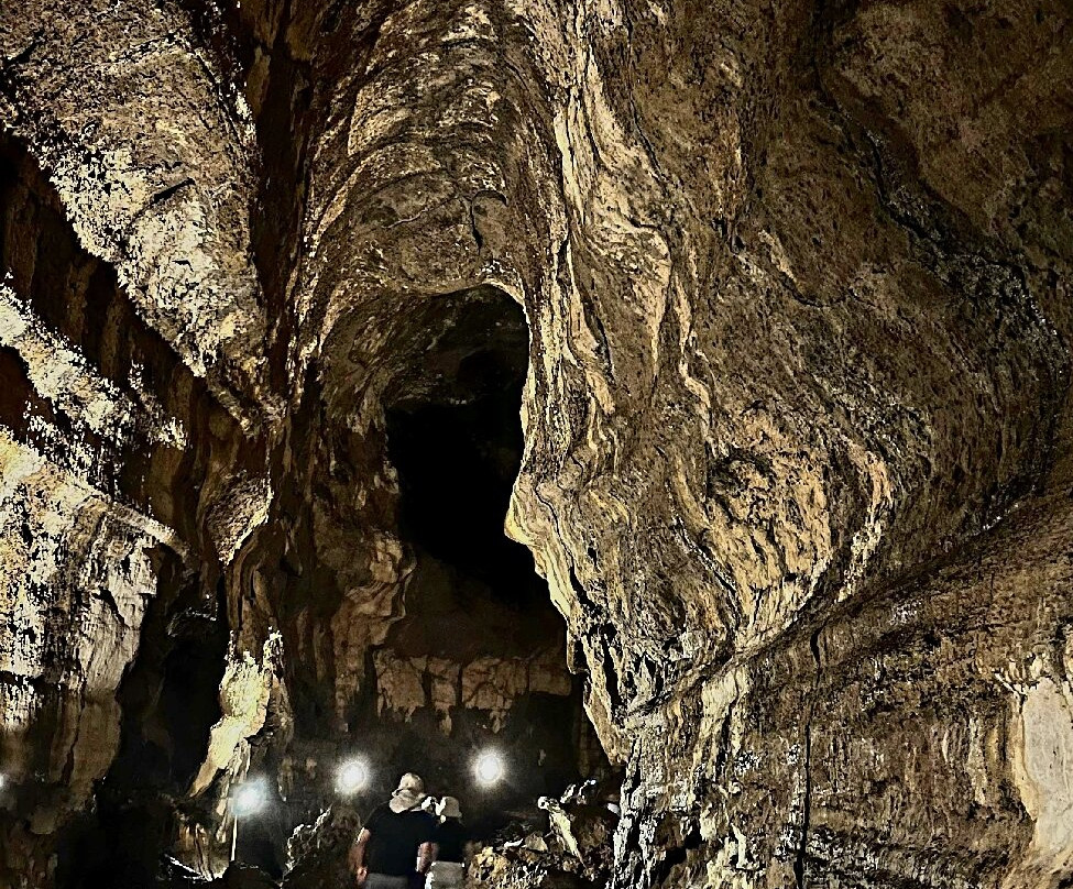 Túneles De Lava-阿约拉港必去景点