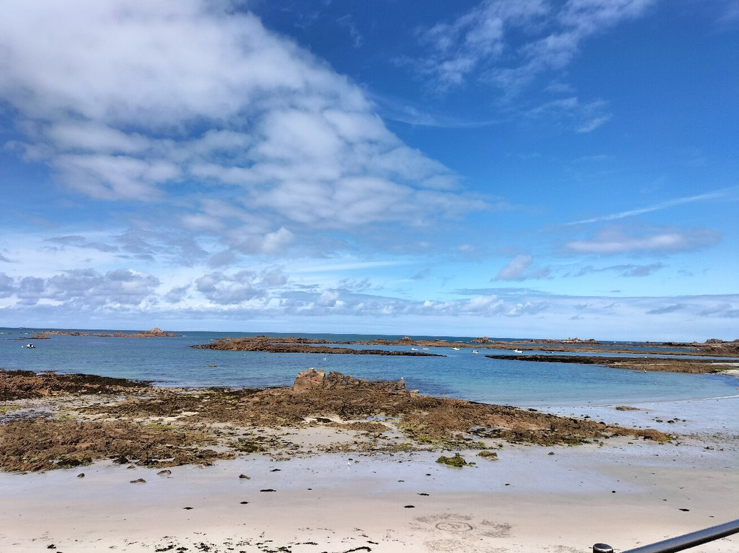 Cobo Bay-Castel必去景点