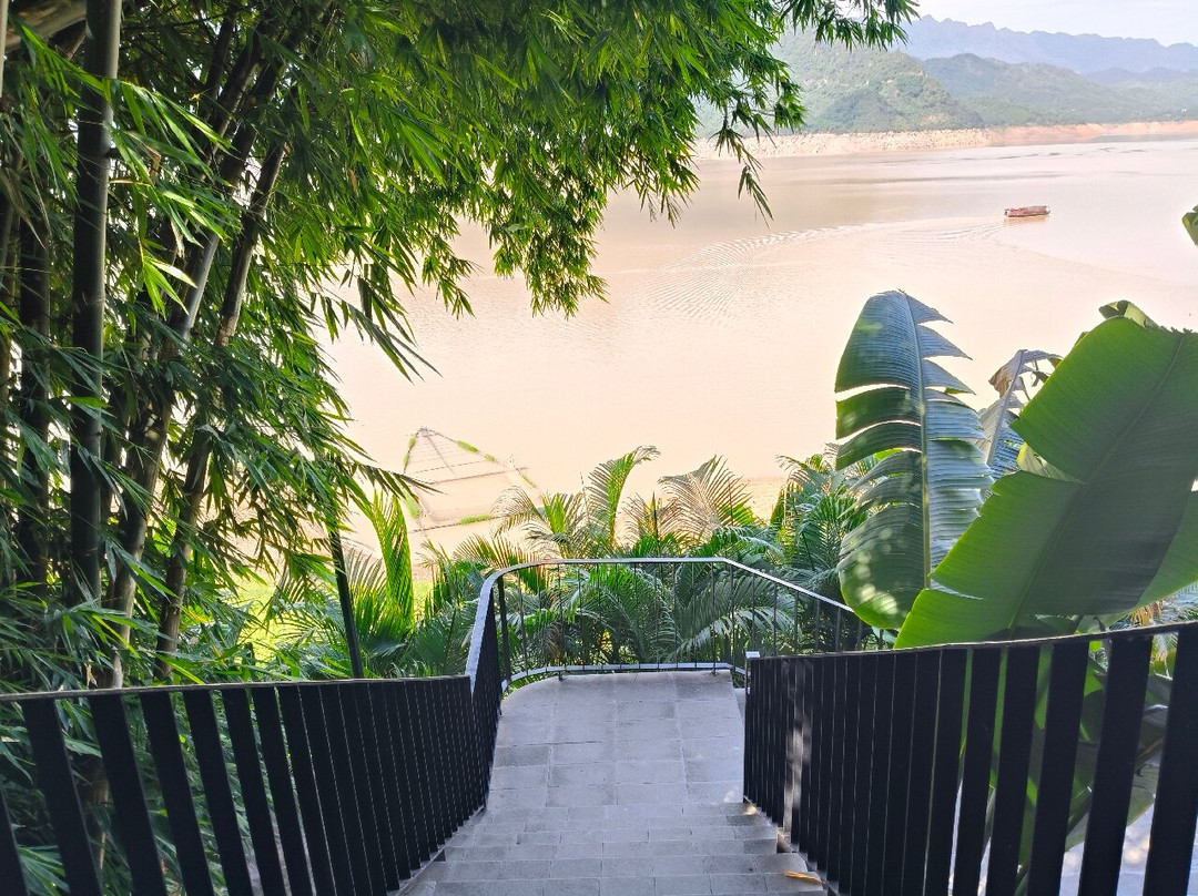 Hoa Binh Lake