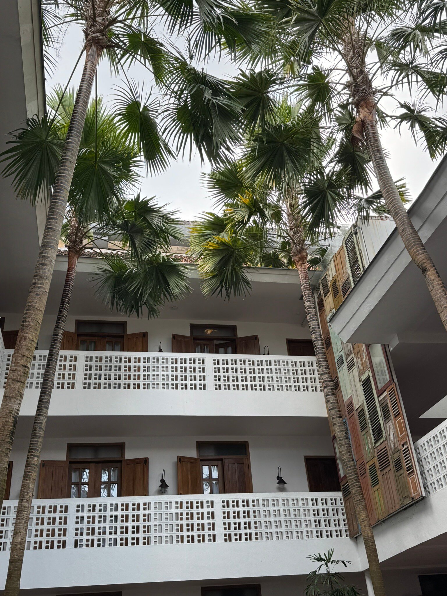 Adhisthana Hotel-官方