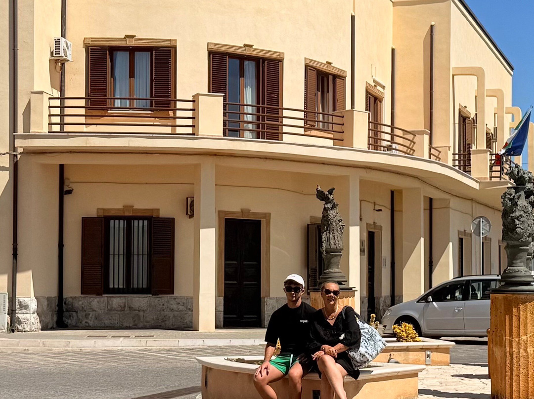 Statua del Commissario Montalbano-Porto Empedocle必去景点