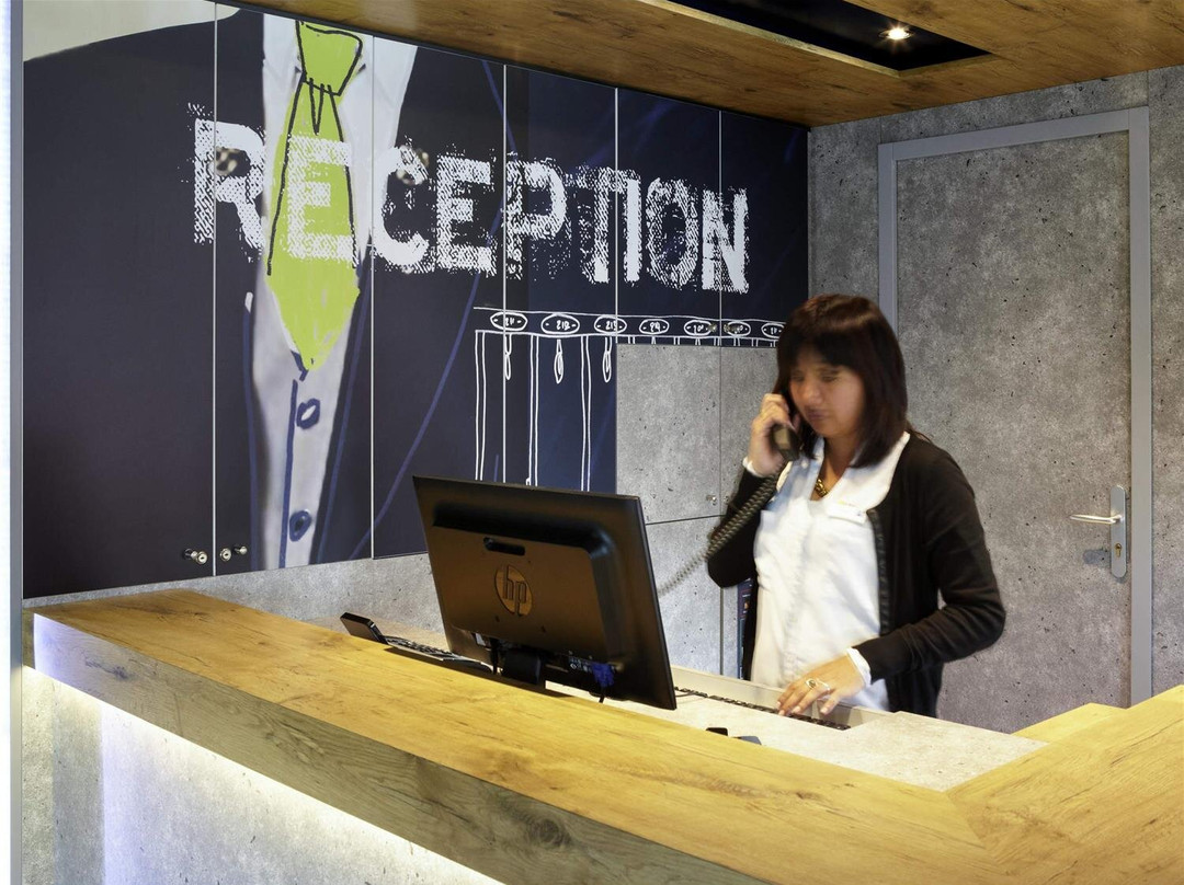 蓬塔利耶宜必思快捷酒店主图