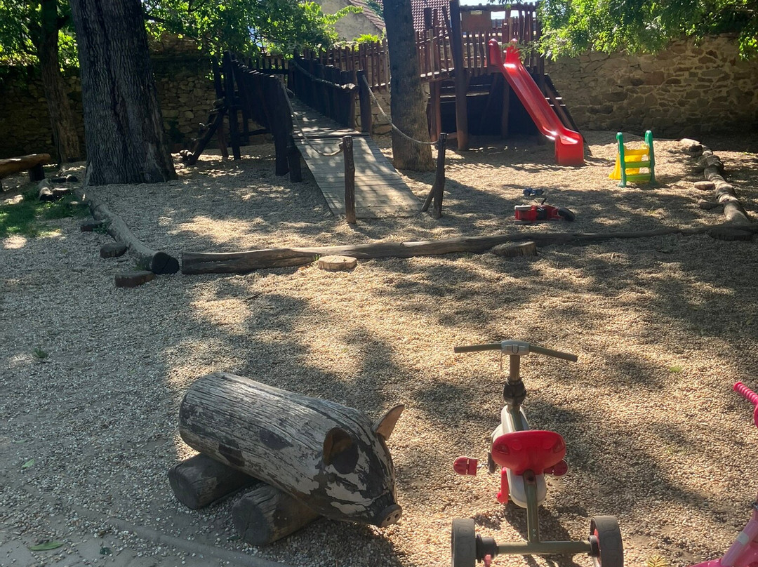 Kinderspielplatz Schlosspark-Pezinok必去景点