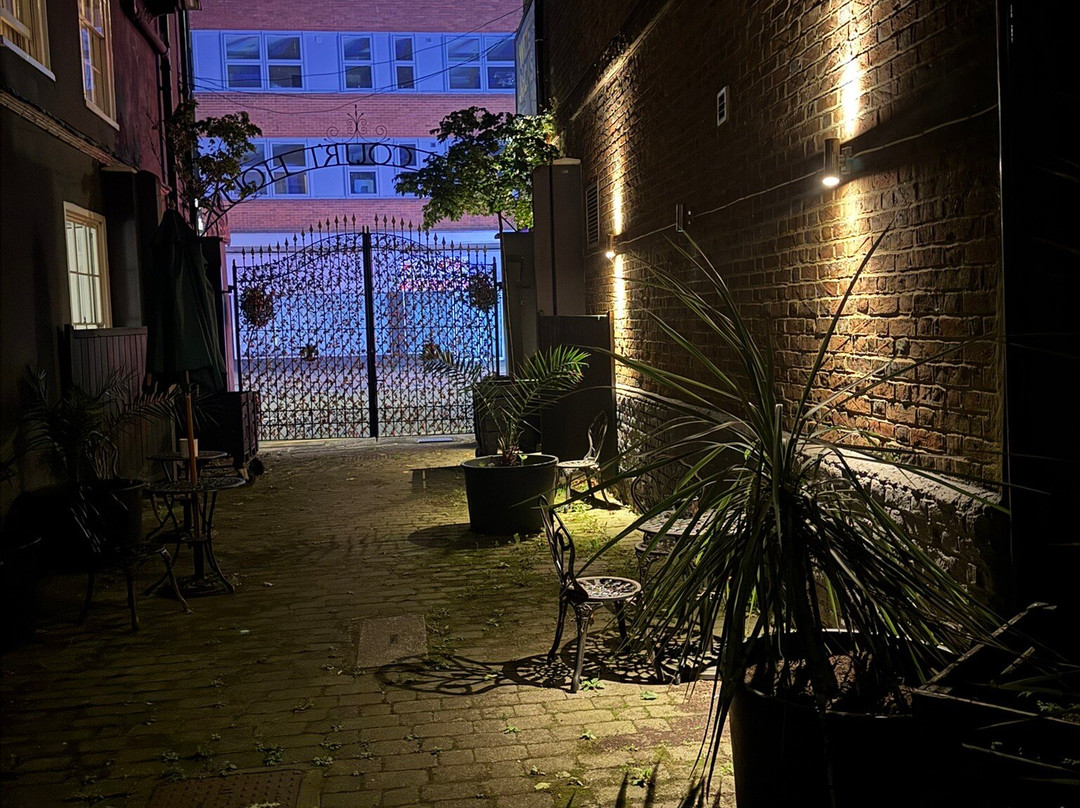 Stone Court House主图