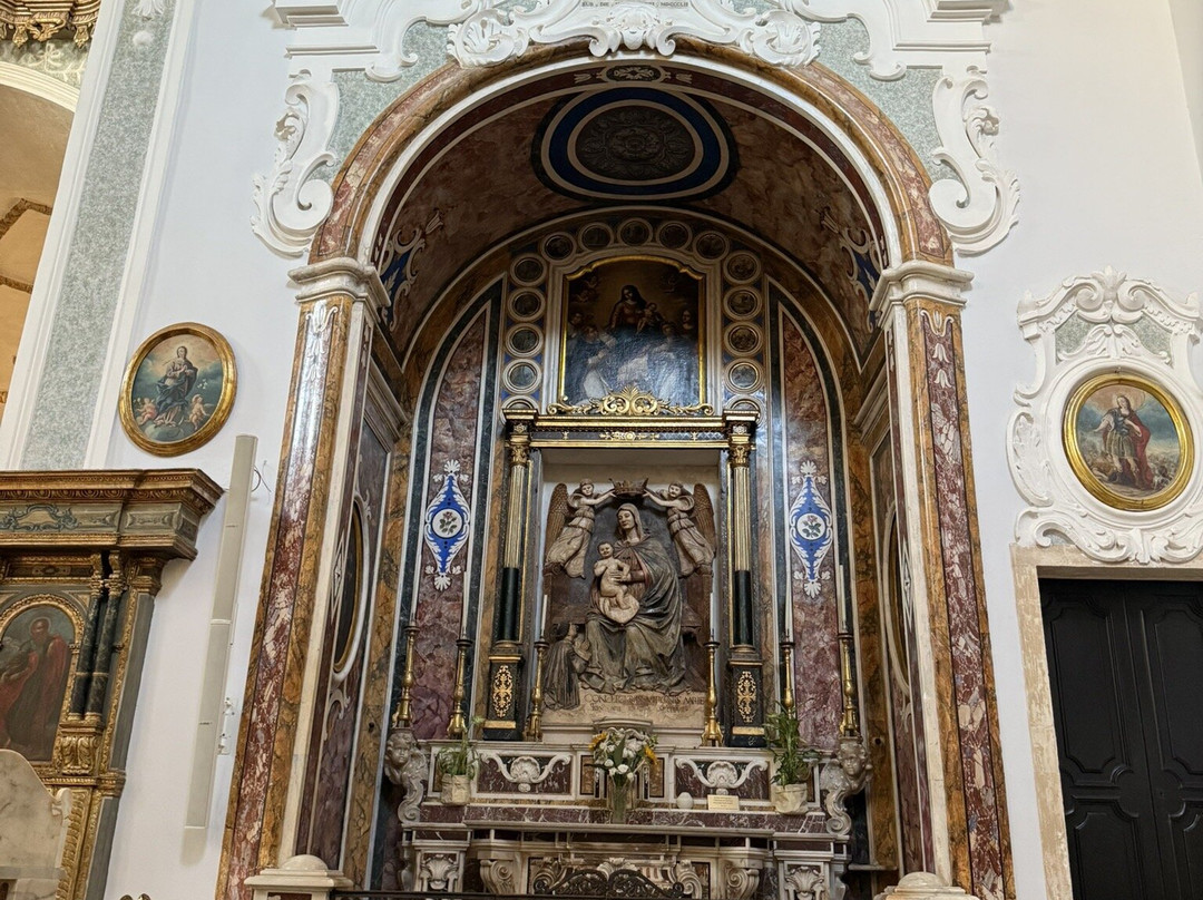 Chiesa Madre di S. Maria Assunta-波利尼亚诺阿马雷必去景点
