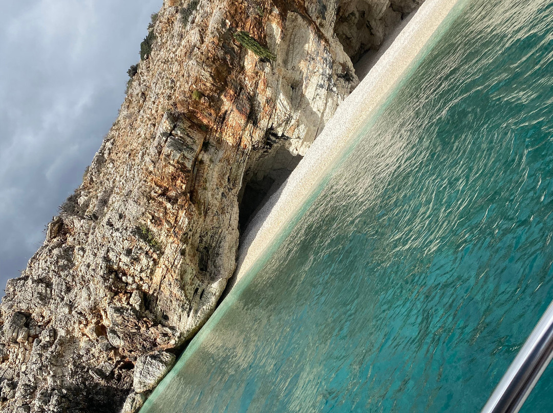 Pirates rent a boat-萨米必去景点