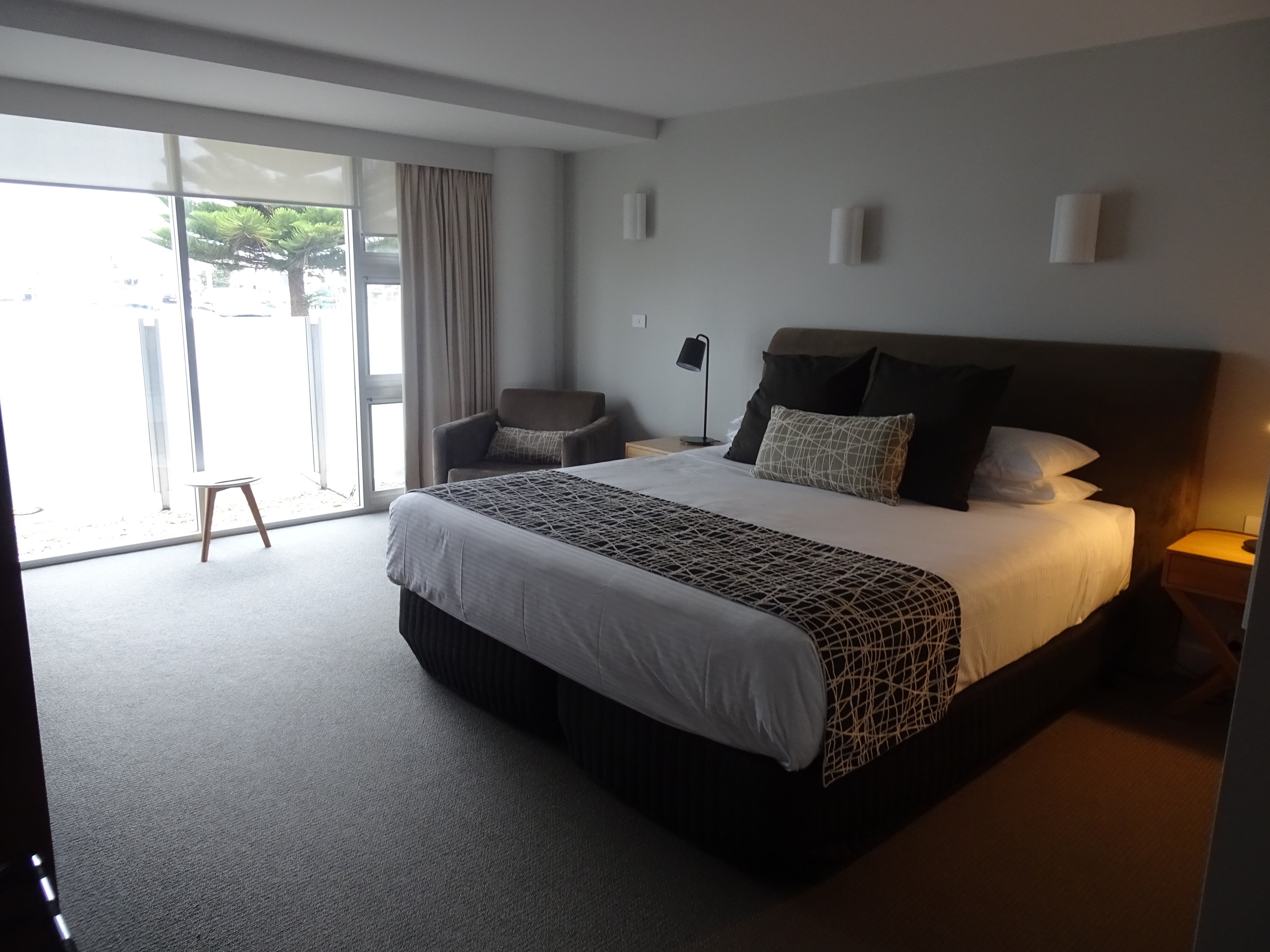 贝尔维尤市的湖泊-官方