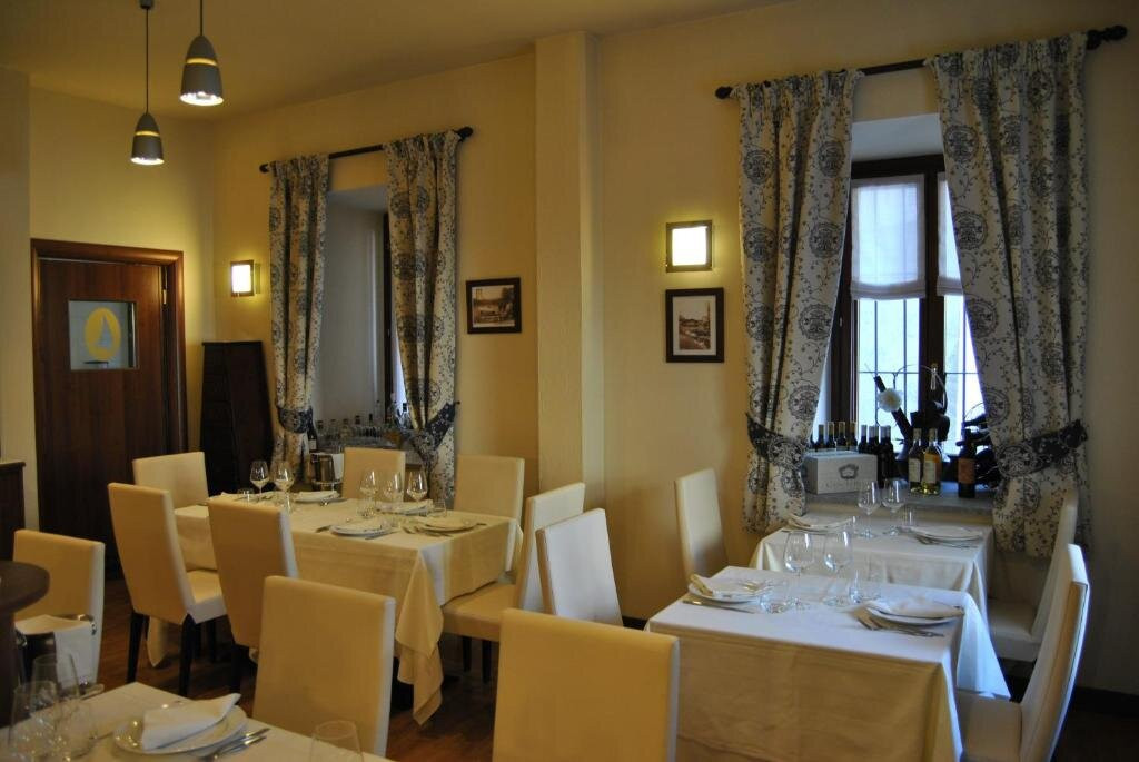 奥伯耶维耶雷酒店主图