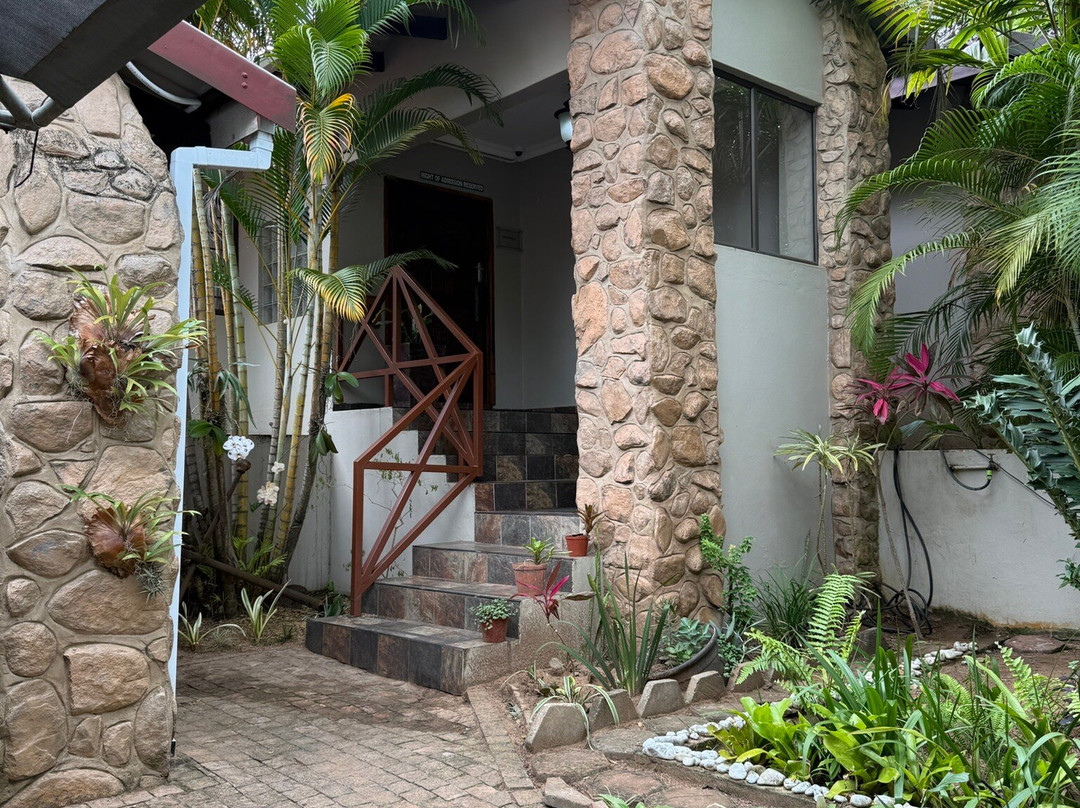 At Heritage House主图