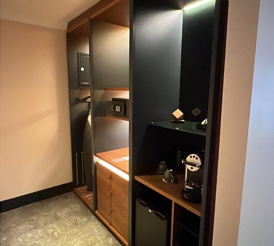 亚历山大饭店主图